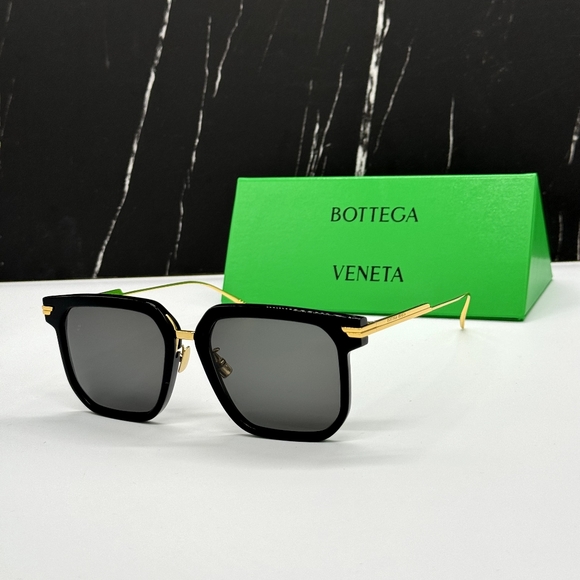 NEW BV1083SA 001 BOTTEGA VENETA WOMEN SUNGLASSES BOTTEGA VENETA BLACK EYEWEAR - Picture 1 of 9